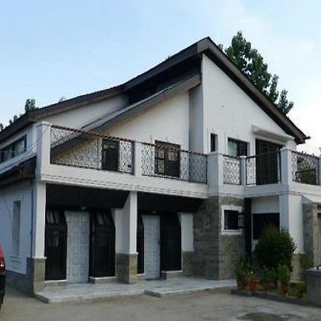 Srīnagar Jeelani Guest House מראה חיצוני תמונה
