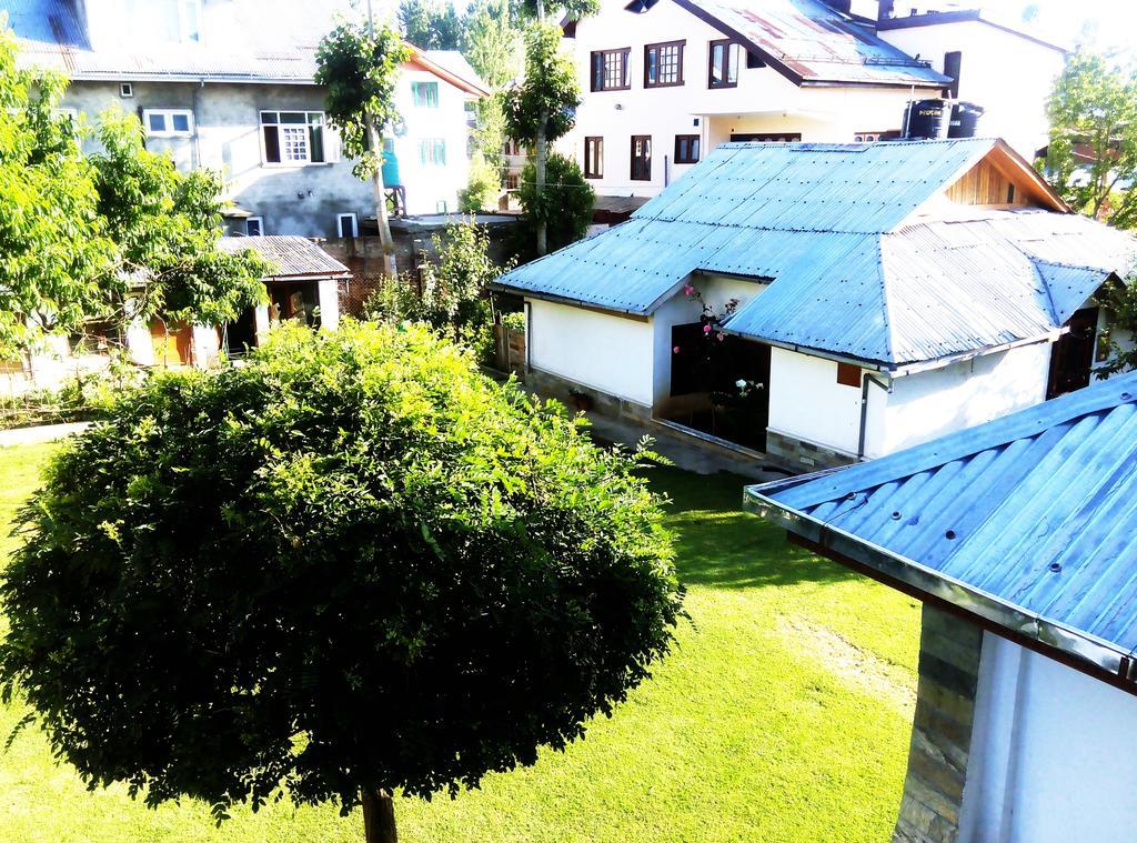 Srīnagar Jeelani Guest House מראה חיצוני תמונה