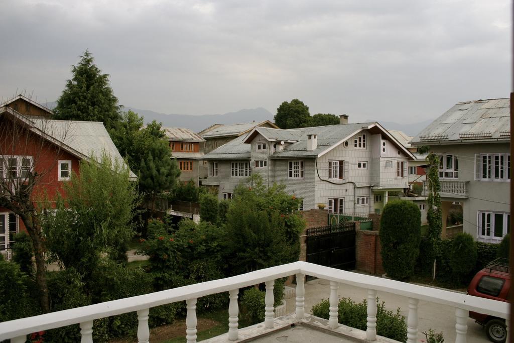 Srīnagar Jeelani Guest House מראה חיצוני תמונה