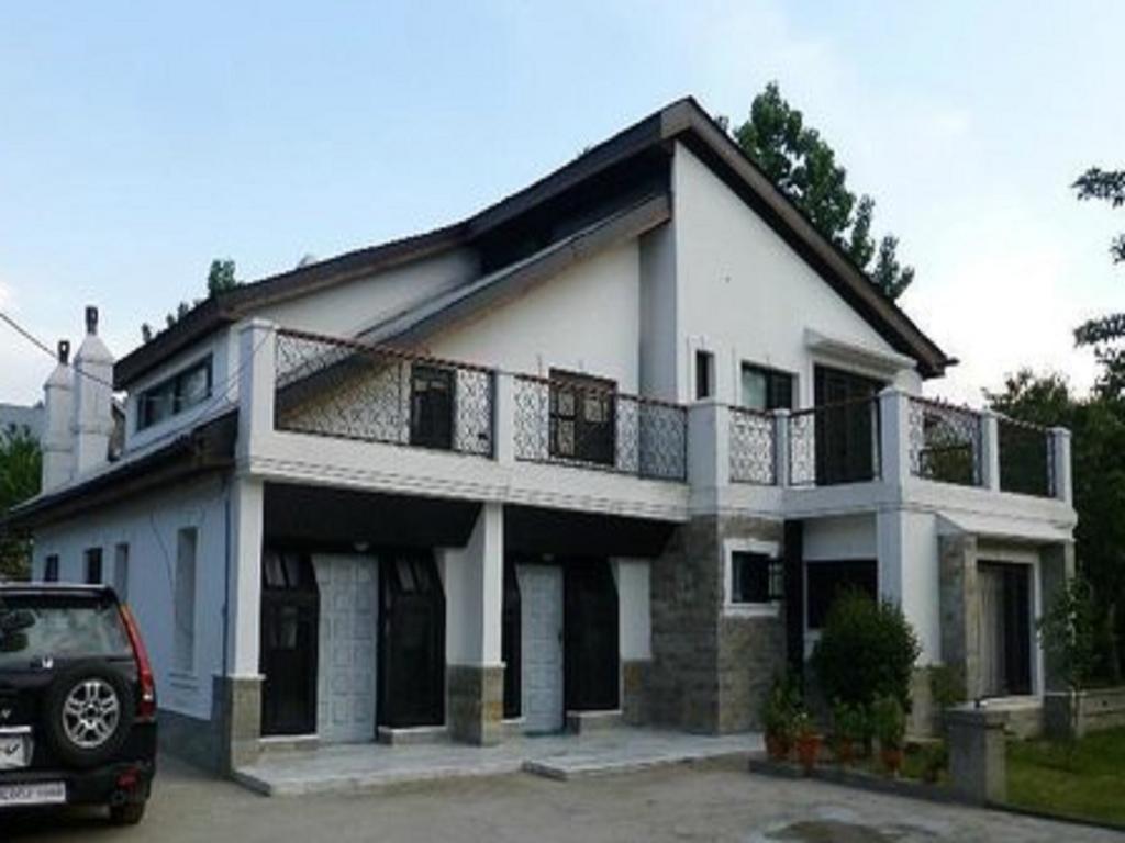 Srīnagar Jeelani Guest House מראה חיצוני תמונה