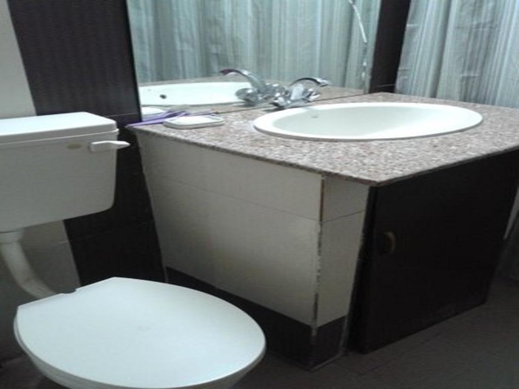 Srīnagar Jeelani Guest House חדר תמונה